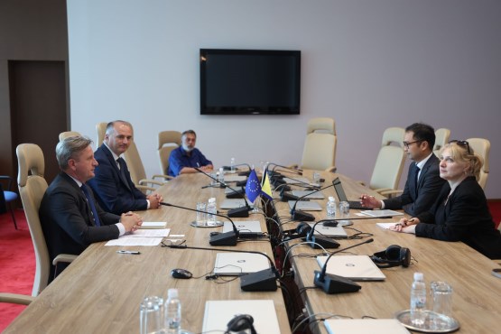 Članovi Komisije za borbu protiv korupcije Jasmin Emrić i Nenad Grković razgovarali sa predstavnikom Pravnog odjela MMF-a o antikorupcijskim reformama